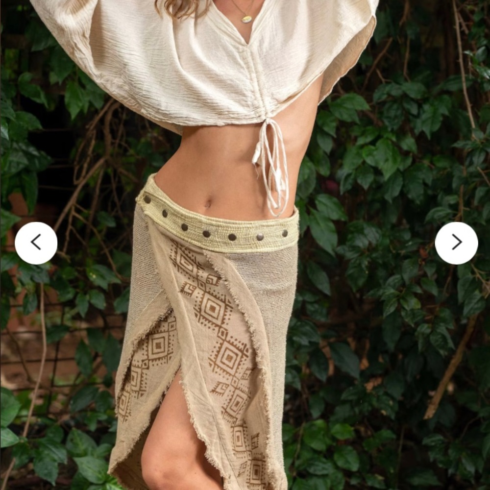 tribal lace and cotton skirt. Adjustable with clip studs.one size